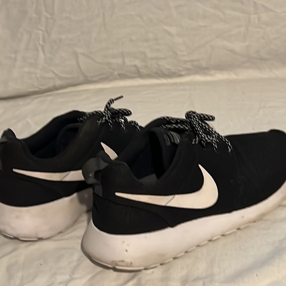 Nike Roshe One Black Running Shoe Sneakers Size 10 - Picture 5 of 9